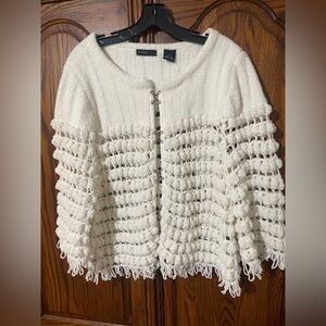 White Textured Women Sweater Press XL metal closure